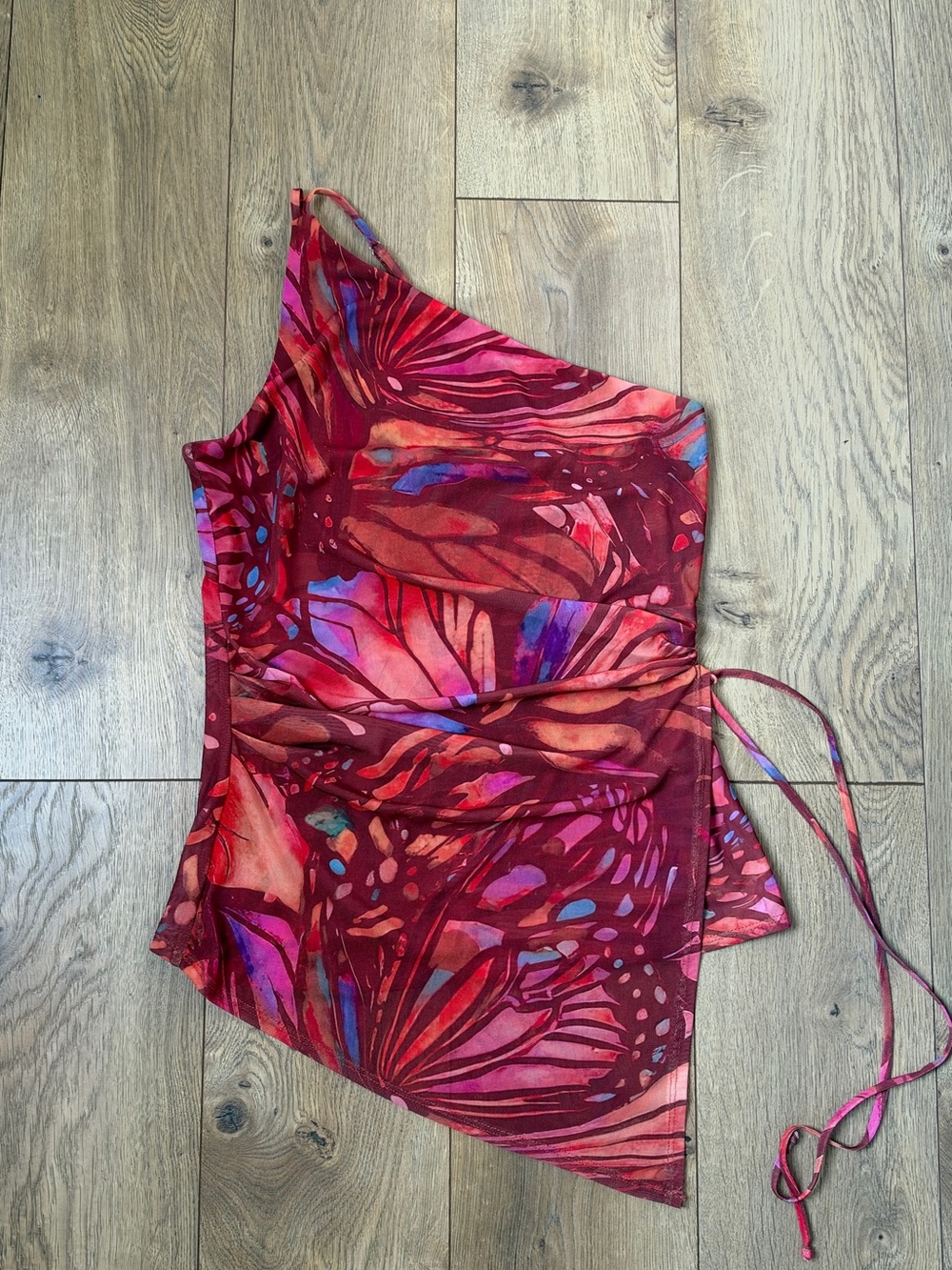 Asymmetrical butterfly mesh top